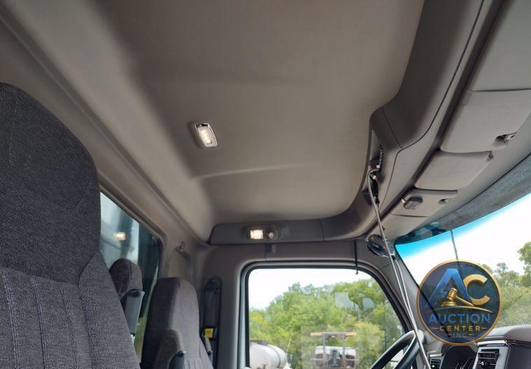 2021 Peterbilt 567  dump truck