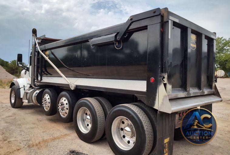 2021 Peterbilt 567  dump truck