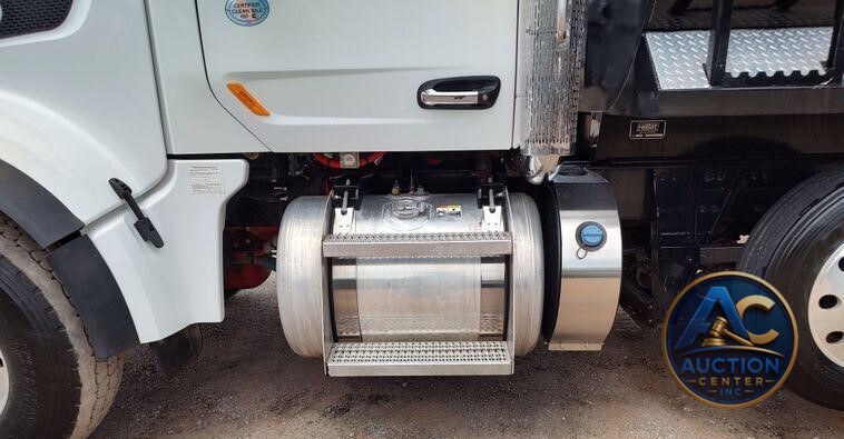 2021 Peterbilt 567  dump truck
