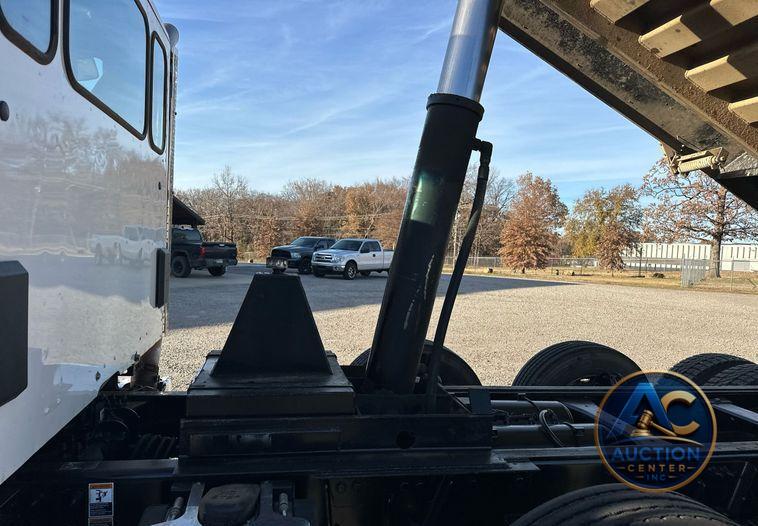 2019 Peterbilt 567 dump truck