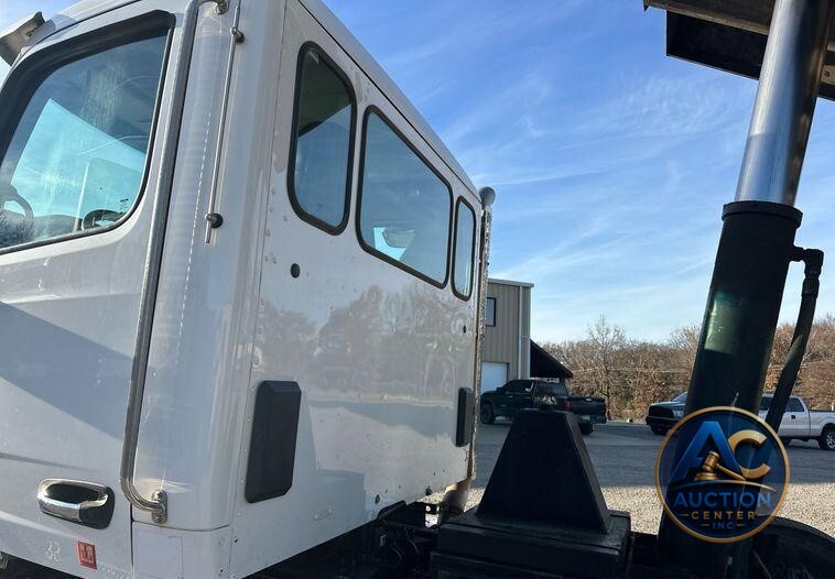 2019 Peterbilt 567 dump truck