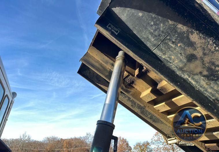 2019 Peterbilt 567 dump truck