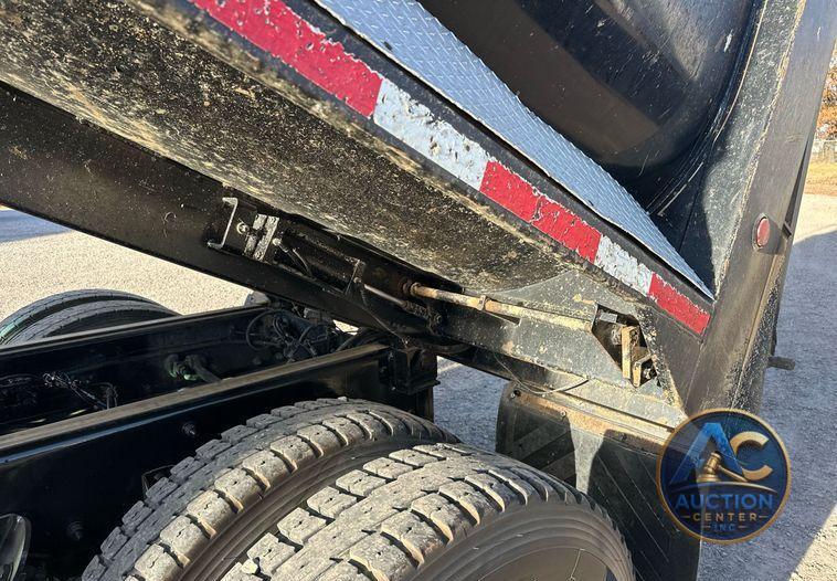 2019 Peterbilt 567 dump truck