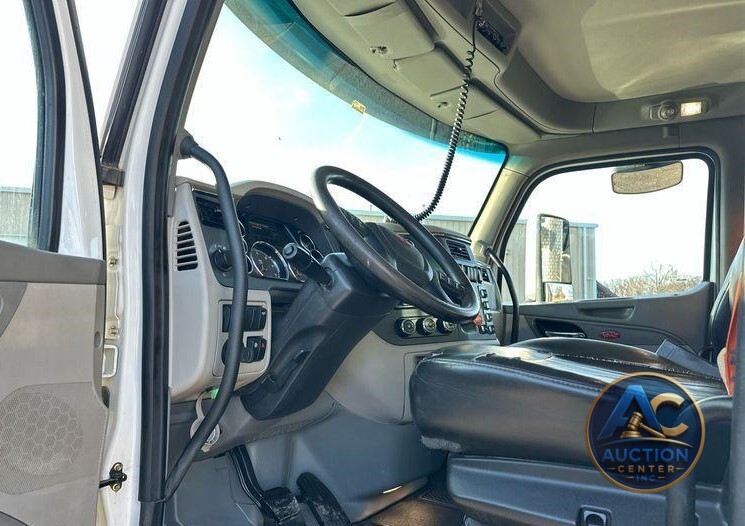 2019 Peterbilt 567 dump truck