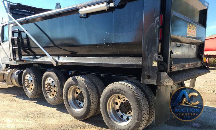 2023 Peterbilt 567  dump truck
