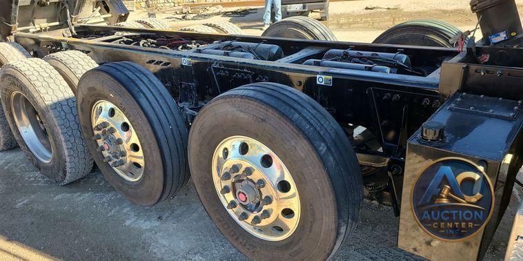 2023 Peterbilt 567  dump truck