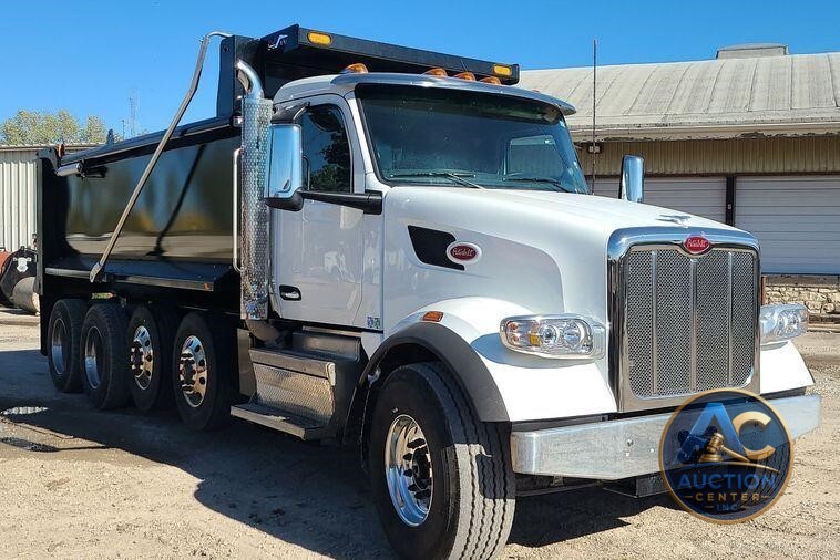 2023 Peterbilt 567  dump truck