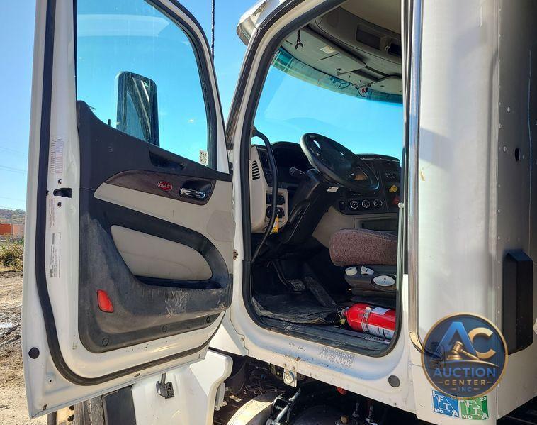 2023 Peterbilt 567  dump truck