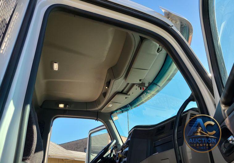 2023 Peterbilt 567  dump truck