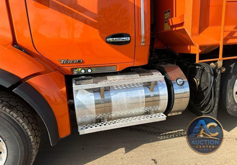 2021 Kenworth T880 dump truck