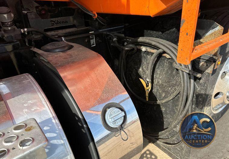 2021 Kenworth T880 dump truck