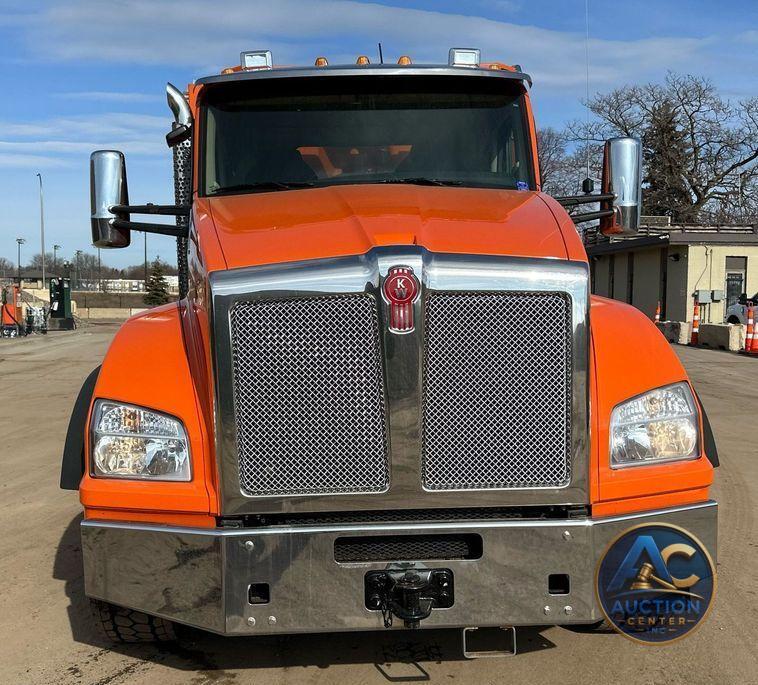 2021 Kenworth T880 dump truck