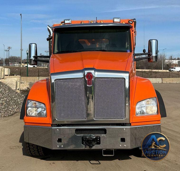 2021 Kenworth T880 dump truck
