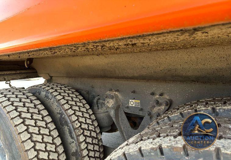 2021 Kenworth T880 dump truck
