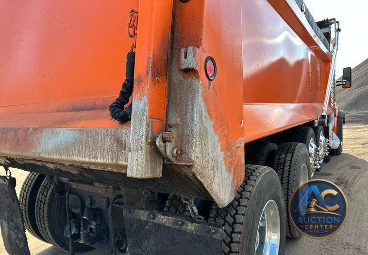 2021 Kenworth T880 dump truck