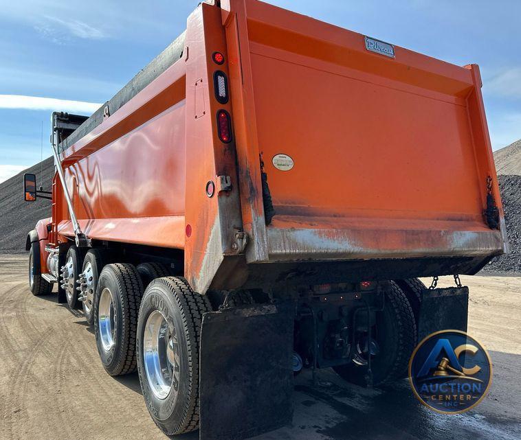 2021 Kenworth T880 dump truck
