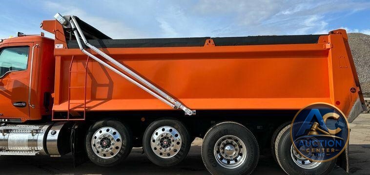 2021 Kenworth T880 dump truck