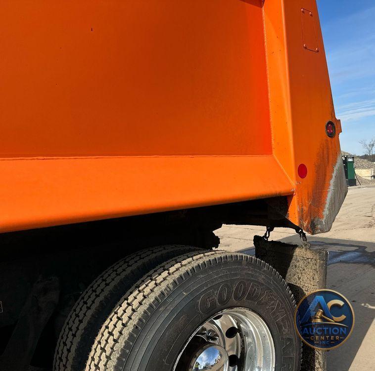 2021 Kenworth T880 dump truck