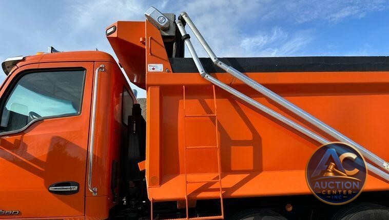 2021 Kenworth T880 dump truck