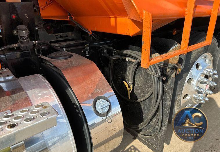 2021 Kenworth T880 dump truck