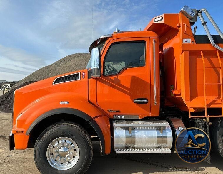 2021 Kenworth T880 dump truck