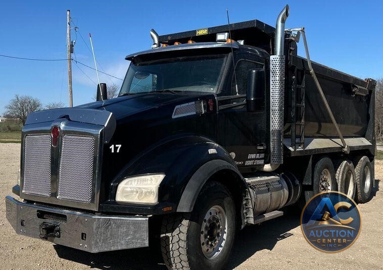 2017 Kenworth  T880 dump truck
