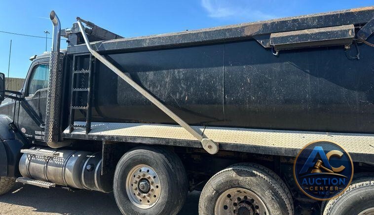 2017 Kenworth  T880 dump truck