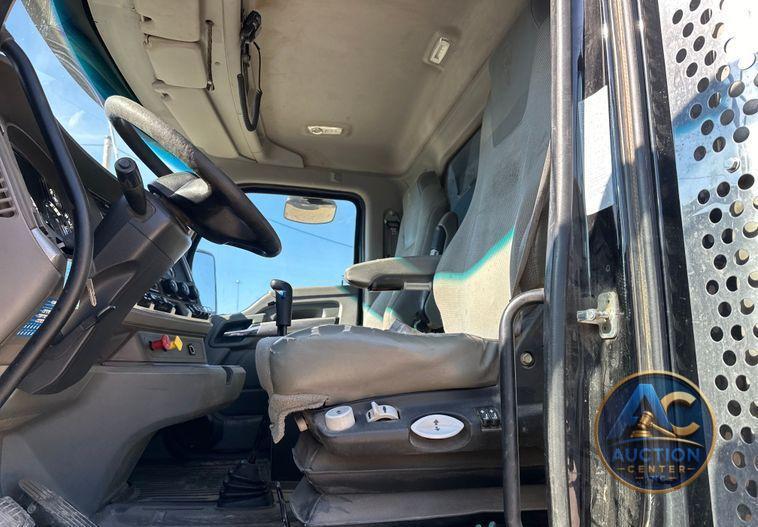 2017 Kenworth  T880 dump truck