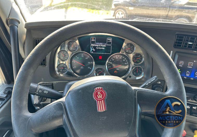 2017 Kenworth  T880 dump truck