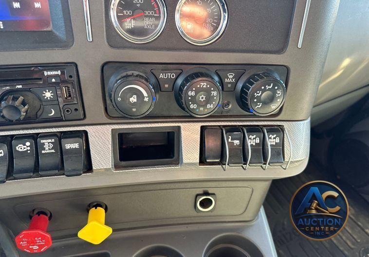 2017 Kenworth  T880 dump truck
