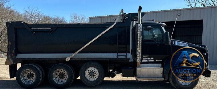 2017 Kenworth  T880 dump truck