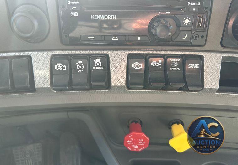 2017 Kenworth  T880 dump truck