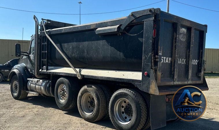 2017 Kenworth  T880 dump truck