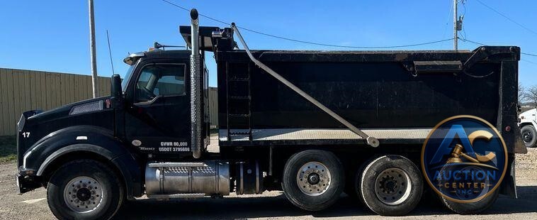2017 Kenworth  T880 dump truck