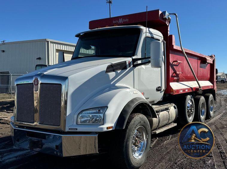 2016 Kenworth T880 dump truck