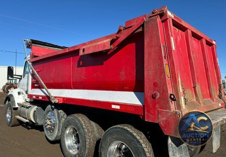 2016 Kenworth T880 dump truck