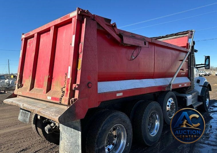 2016 Kenworth T880 dump truck