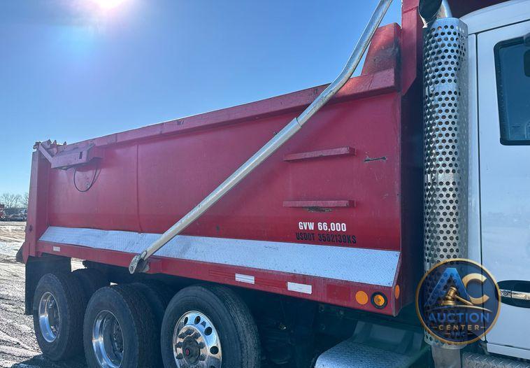 2016 Kenworth T880 dump truck