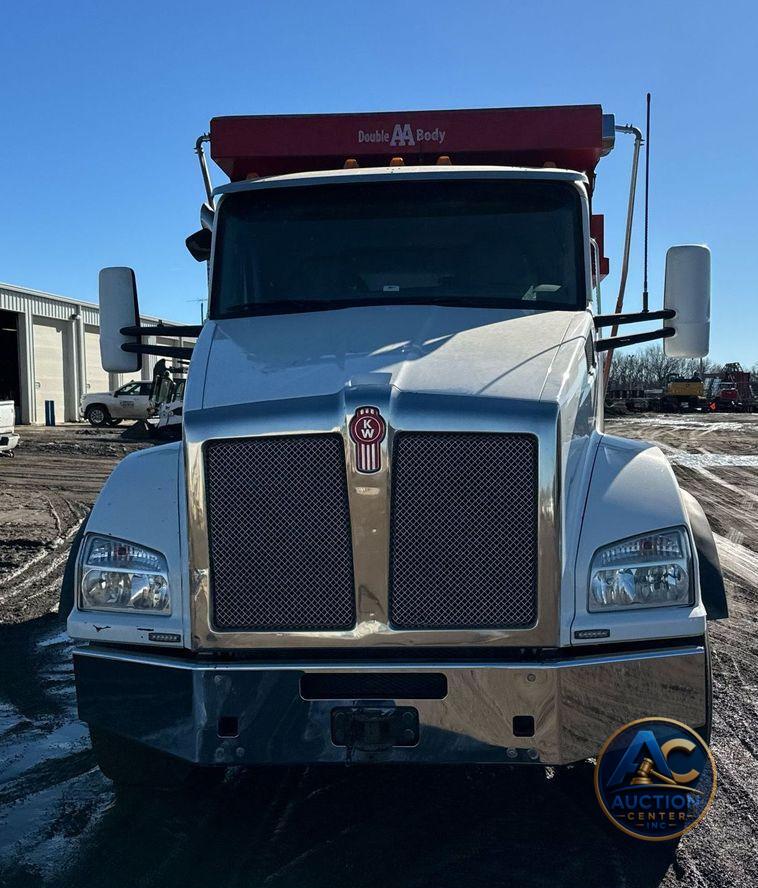 2016 Kenworth T880 dump truck