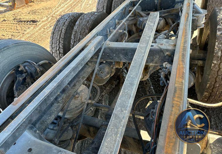 2016 Kenworth T880 dump truck