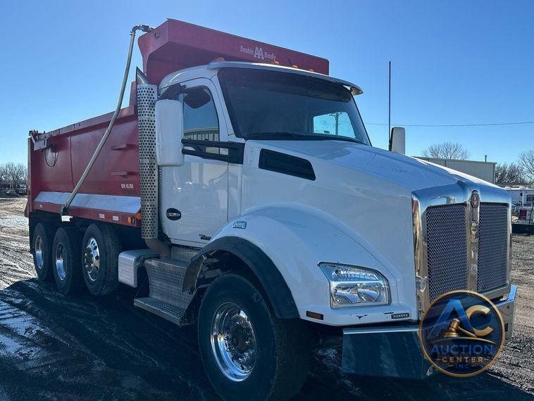 2016 Kenworth T880 dump truck