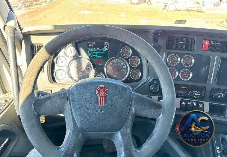 2016 Kenworth T880 dump truck
