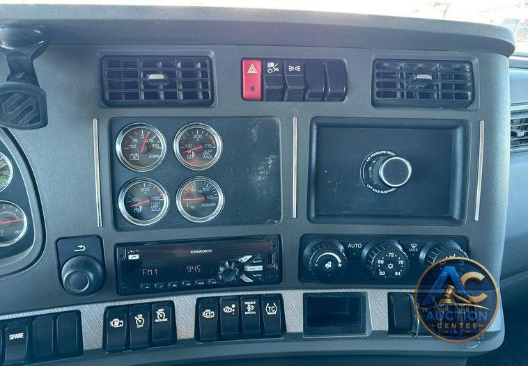 2016 Kenworth T880 dump truck