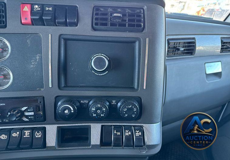 2016 Kenworth T880 dump truck