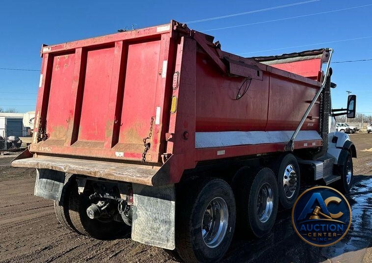 2016 Kenworth T880 dump truck
