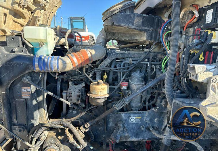 2016 Kenworth T880 dump truck