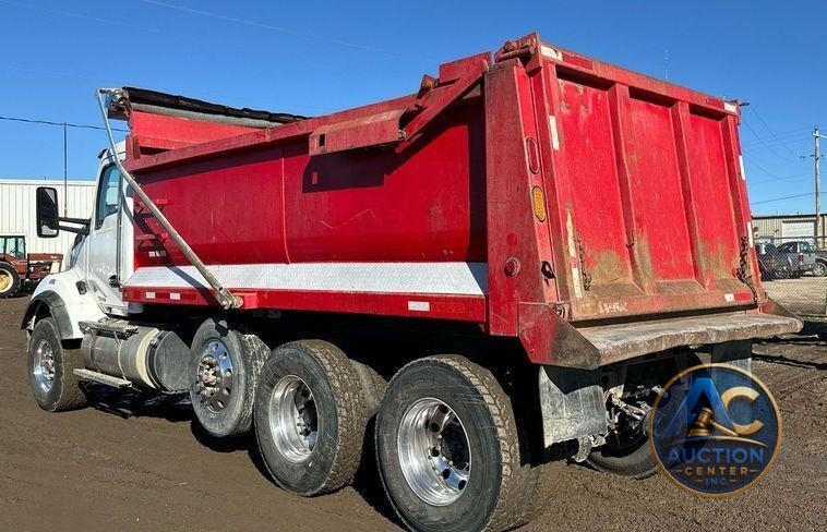 2016 Kenworth T880 dump truck
