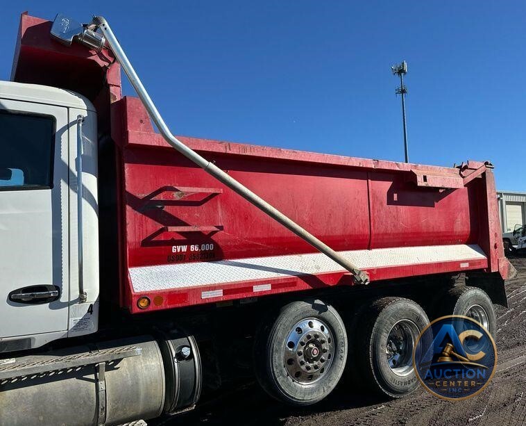 2016 Kenworth T880 dump truck