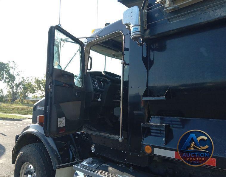 2012 Kenworth T800  dump truck