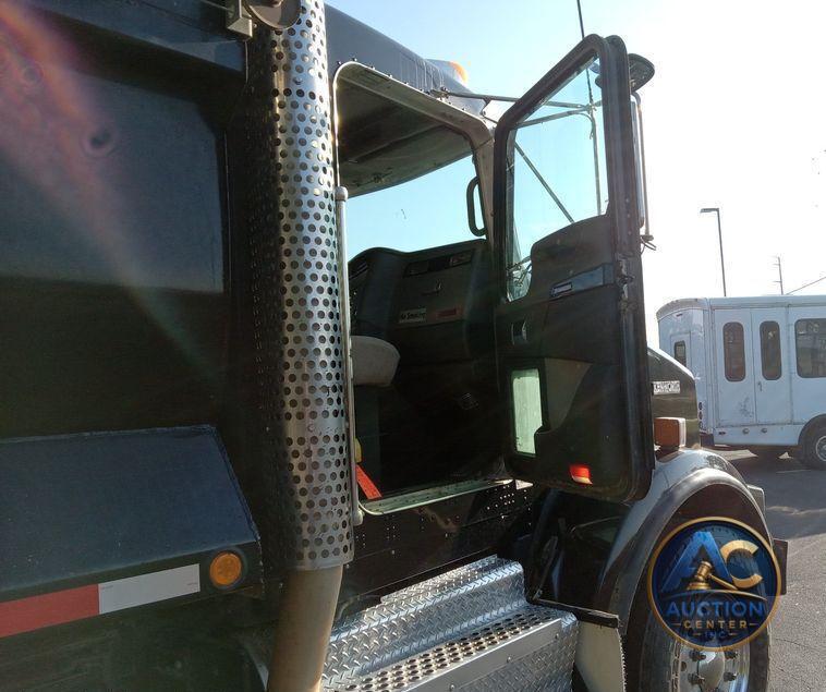 2012 Kenworth T800  dump truck